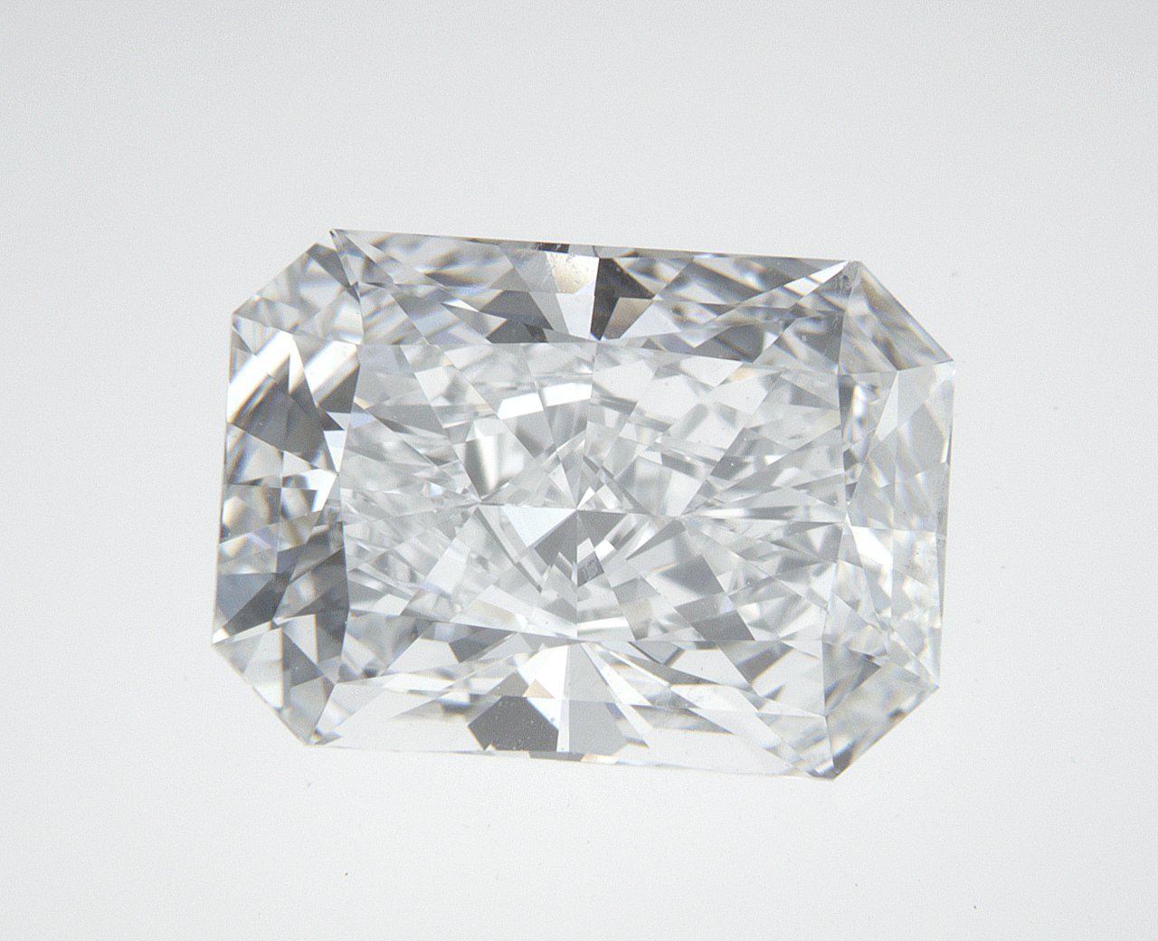 3.1 CT Radiant Lab-Grown Diamond Surrey Vancouver Canada Langley Burnaby Richmond