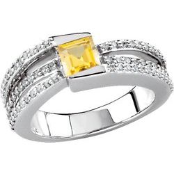 Micro Prong Set Ring Mounting for Gemstones with Princess Cut Center
