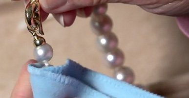 Pearl Cleaning