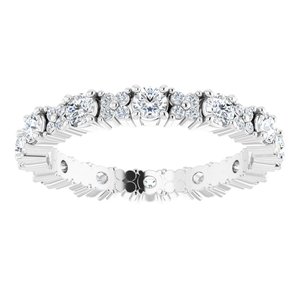 https://meteor.stullercloud.com/das/95533470?obj=metals&obj.recipe=white&obj=stones/diamonds/g_Center&obj=stones/diamonds/g_Accent&$standard$
